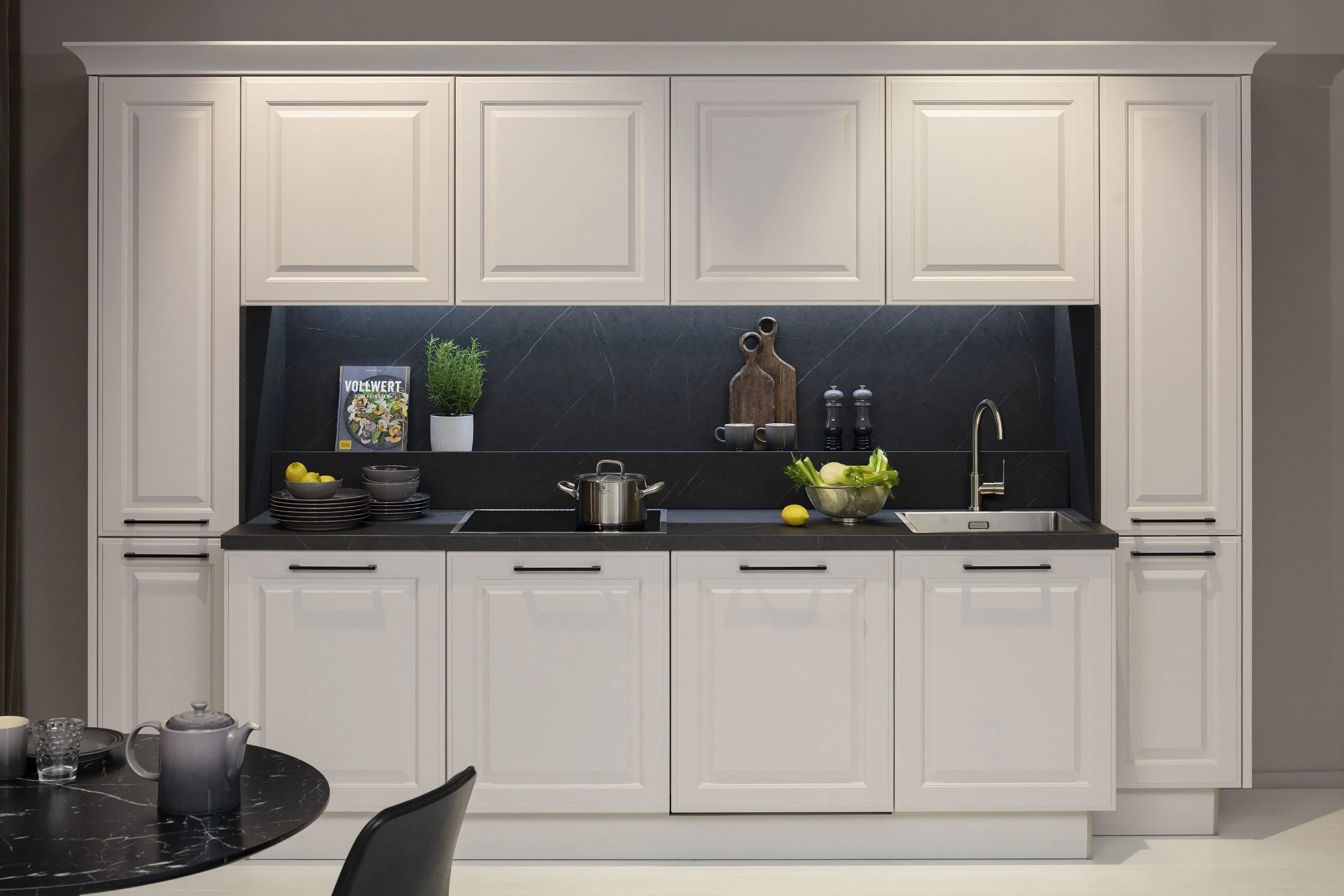 HÄCKER Toskana mit Marmordekor mit Essplatz