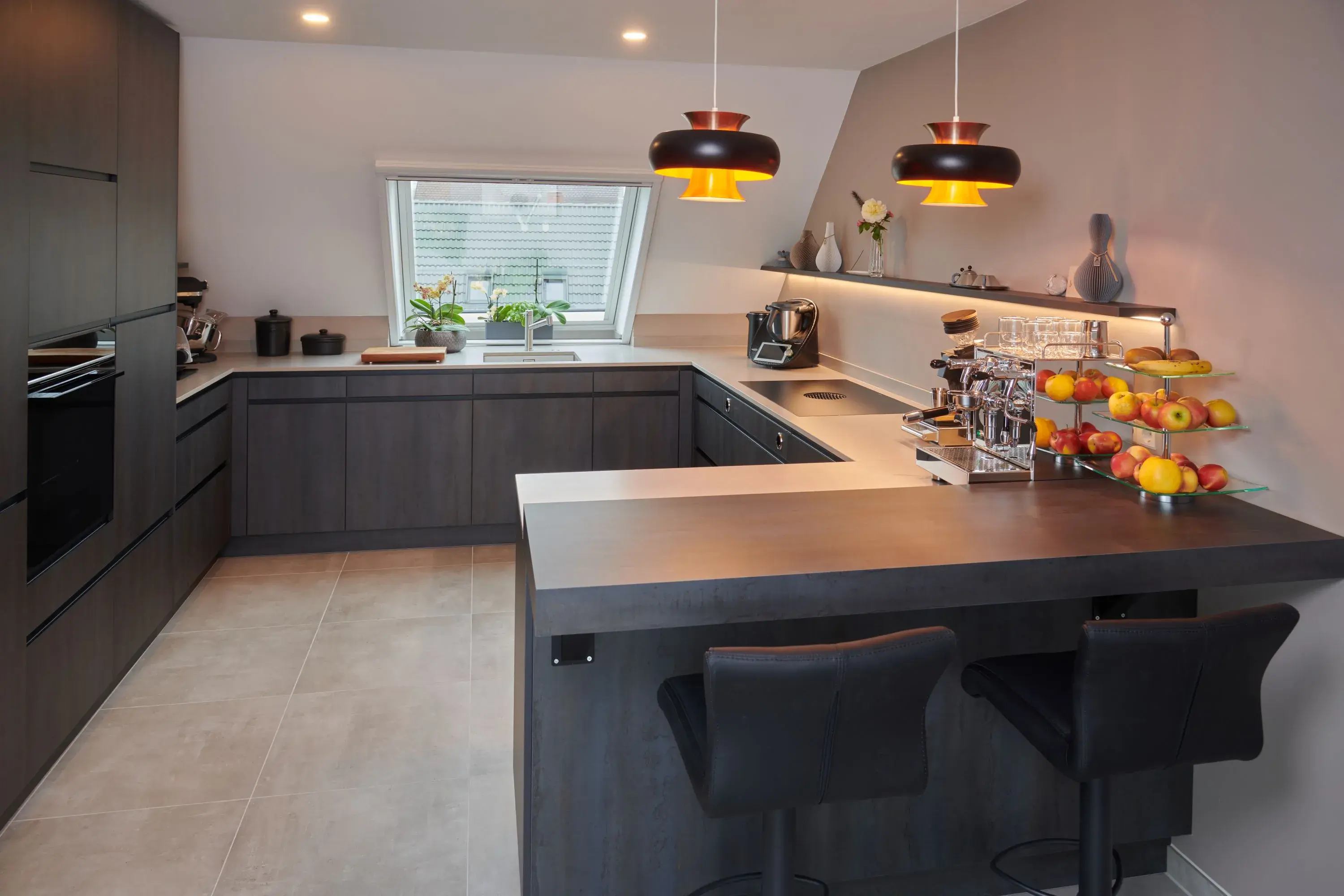 Moderne Küche in Schwarzstahl Nürnberg